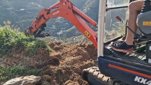 Working on steep terrain: the right equipment matters.